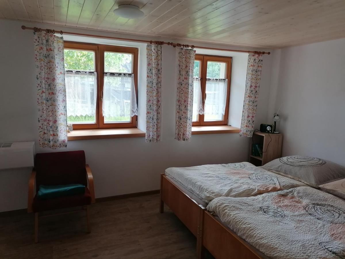 Apartman Na Statku Jilovice Exterior photo