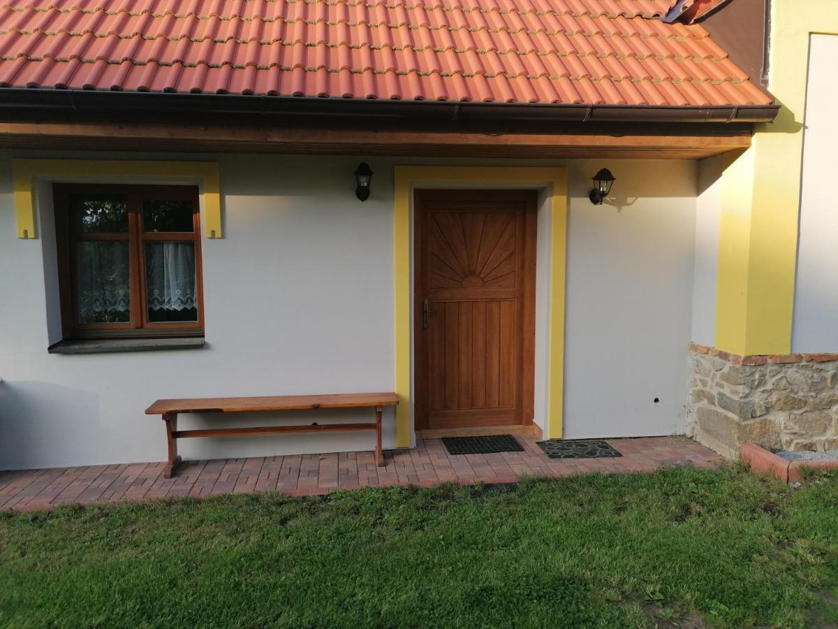 Apartman Na Statku Jilovice Exterior photo