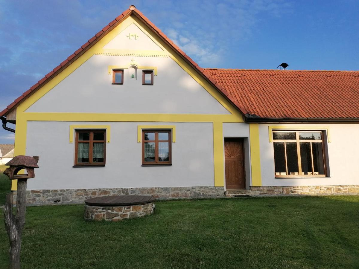 Apartman Na Statku Jilovice Exterior photo